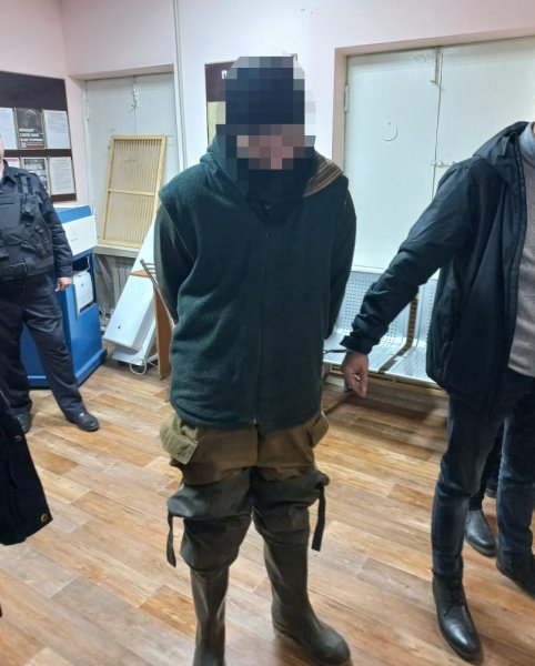 В Нижегородской области полицейские по горячим следам установили возможно причастных к убийству и хищению оружия