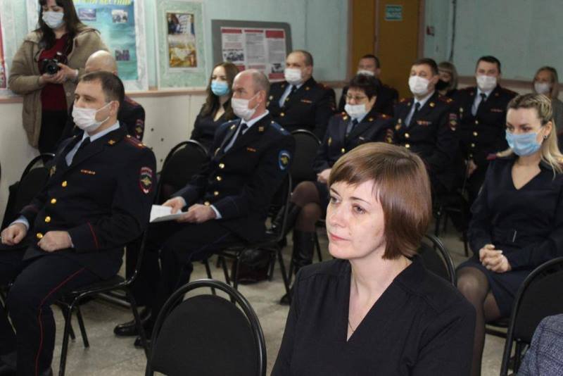 В Нижегородской области полицейские и общественники поощрили местного жителя, проявившего активную гражданскую позицию