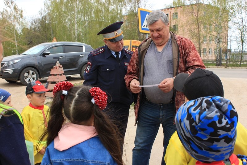 В Нижегородской области сотрудники Госавтоинспекции и общественники сыграли с водителями в «дорожную рулетку»